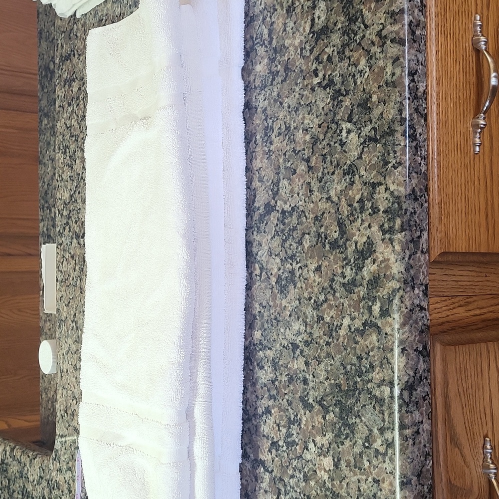 Lot of 4 100% cotton white bath rugs like new condition 21 x 32 " approximate